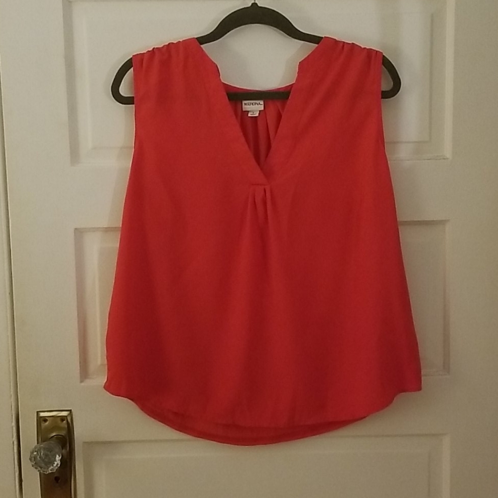 Red sleeve less blouse